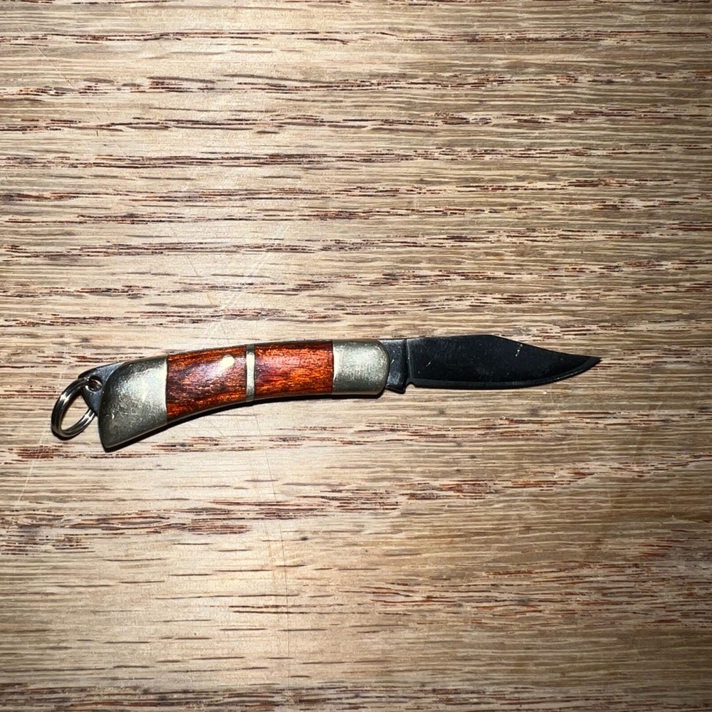 Mini Keychain Knife - Picture 2 of 8